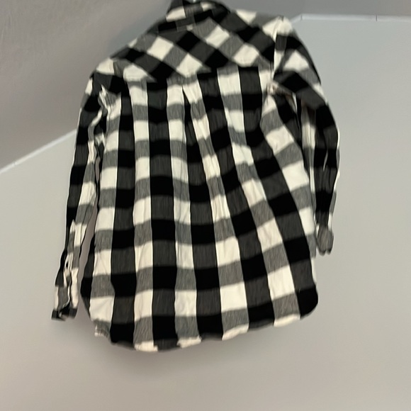 Women’s Black and white flannel button up - Picture 2 of 4